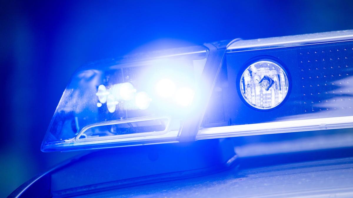 fu-g-nger-bei-unfall-mit-auto-lebensgef-hrlich-verletzt