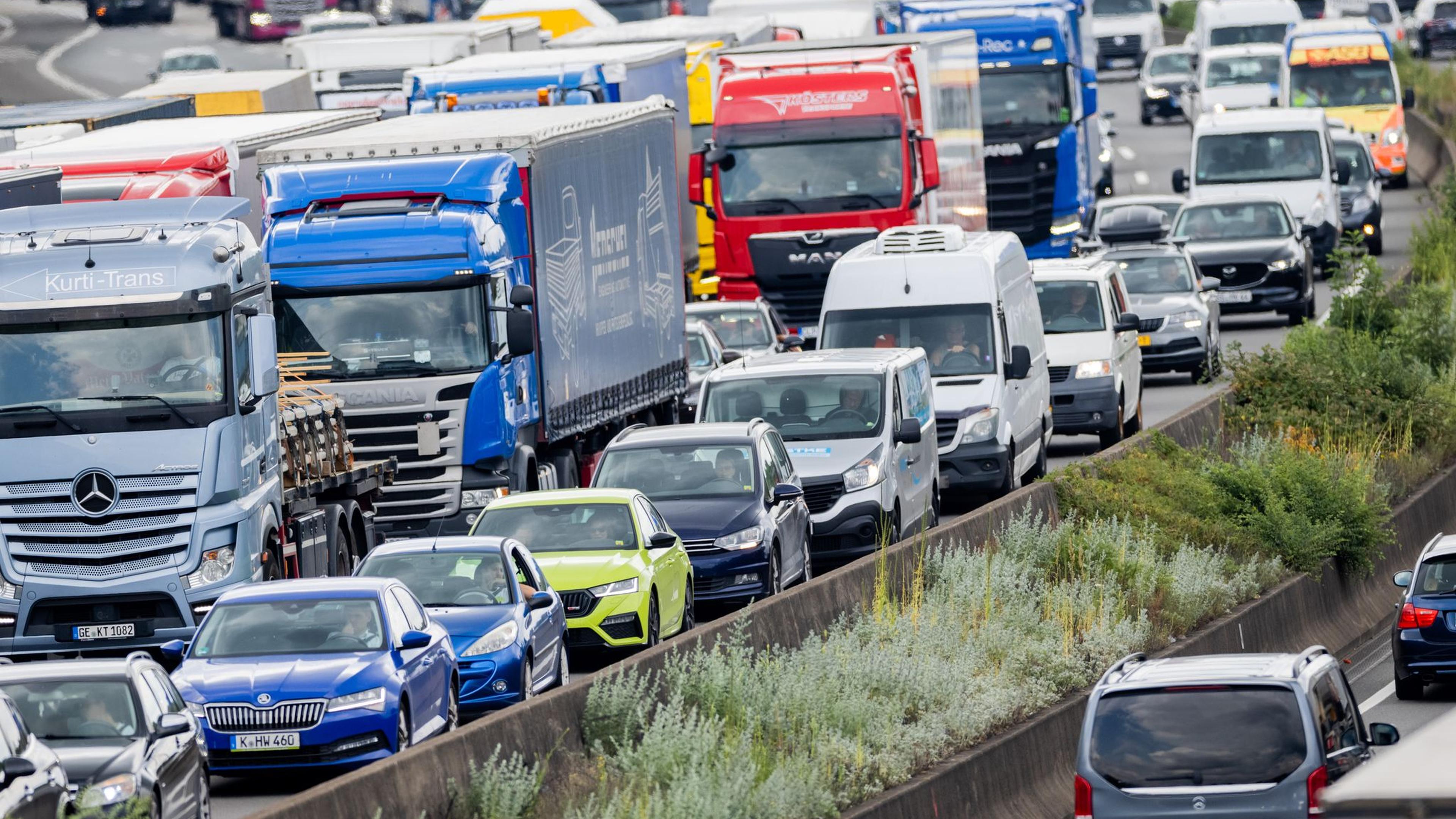 Deutlich mehr Stau als 2023 an Sommerferien-Wochenenden