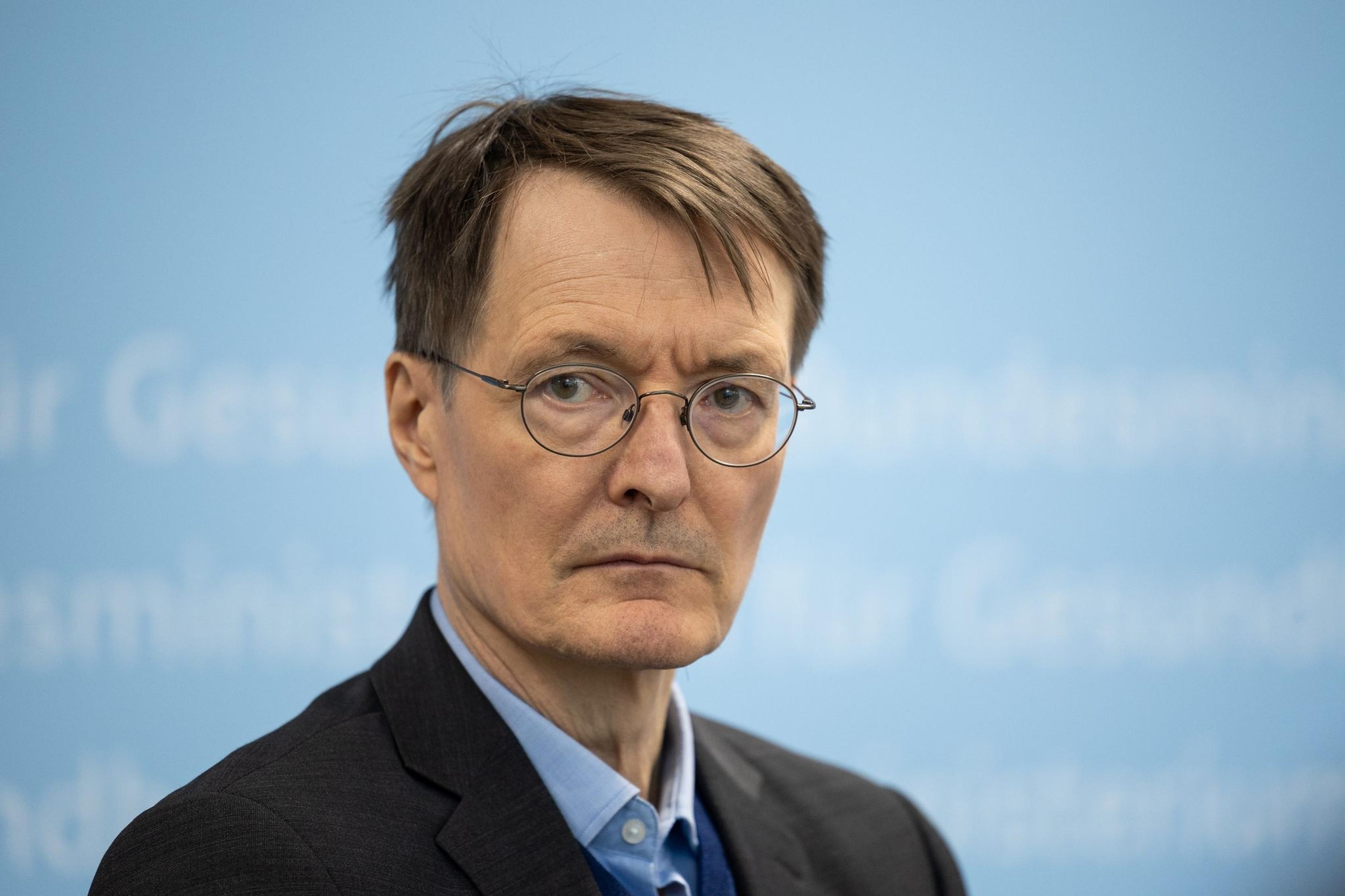Karl Lauterbach (SPD), Bundesminister für Gesundheit, aufgenommen bei auf einer Pressekonferenz.