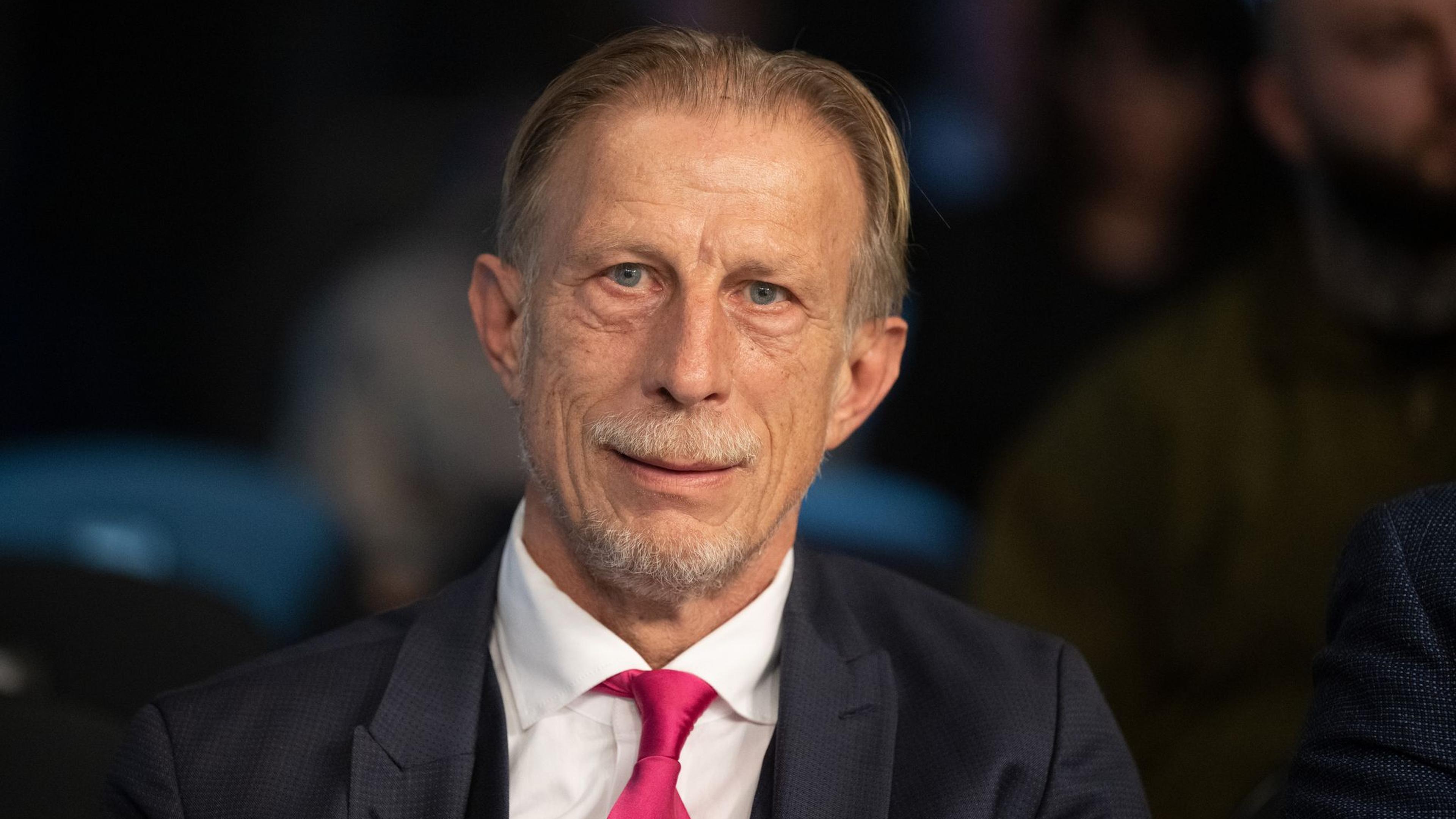 Ministerpr&auml;sident W&uuml;st: &bdquo;Werden Daum in Herzen behalten&ldquo;