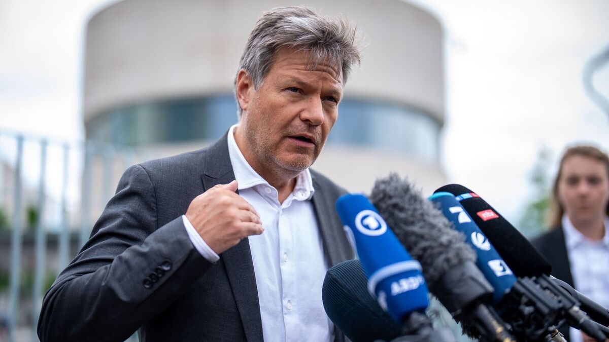 Überraschender Deal: Rheinmetall sponsert Borussia Dortmund | Aachener ...