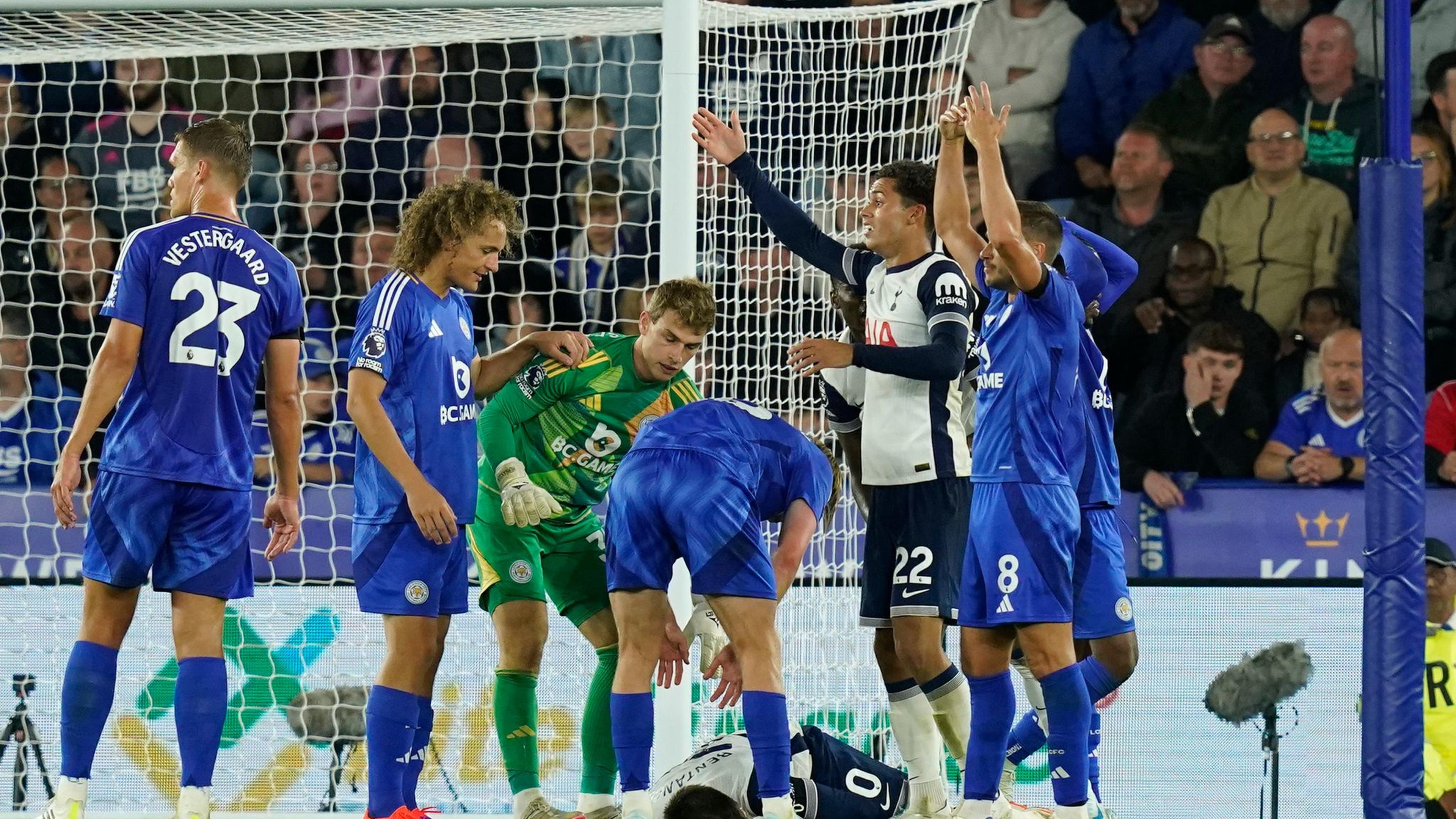 Tottenham-Profi Bentancur geht nach Kopfballduell K.o.