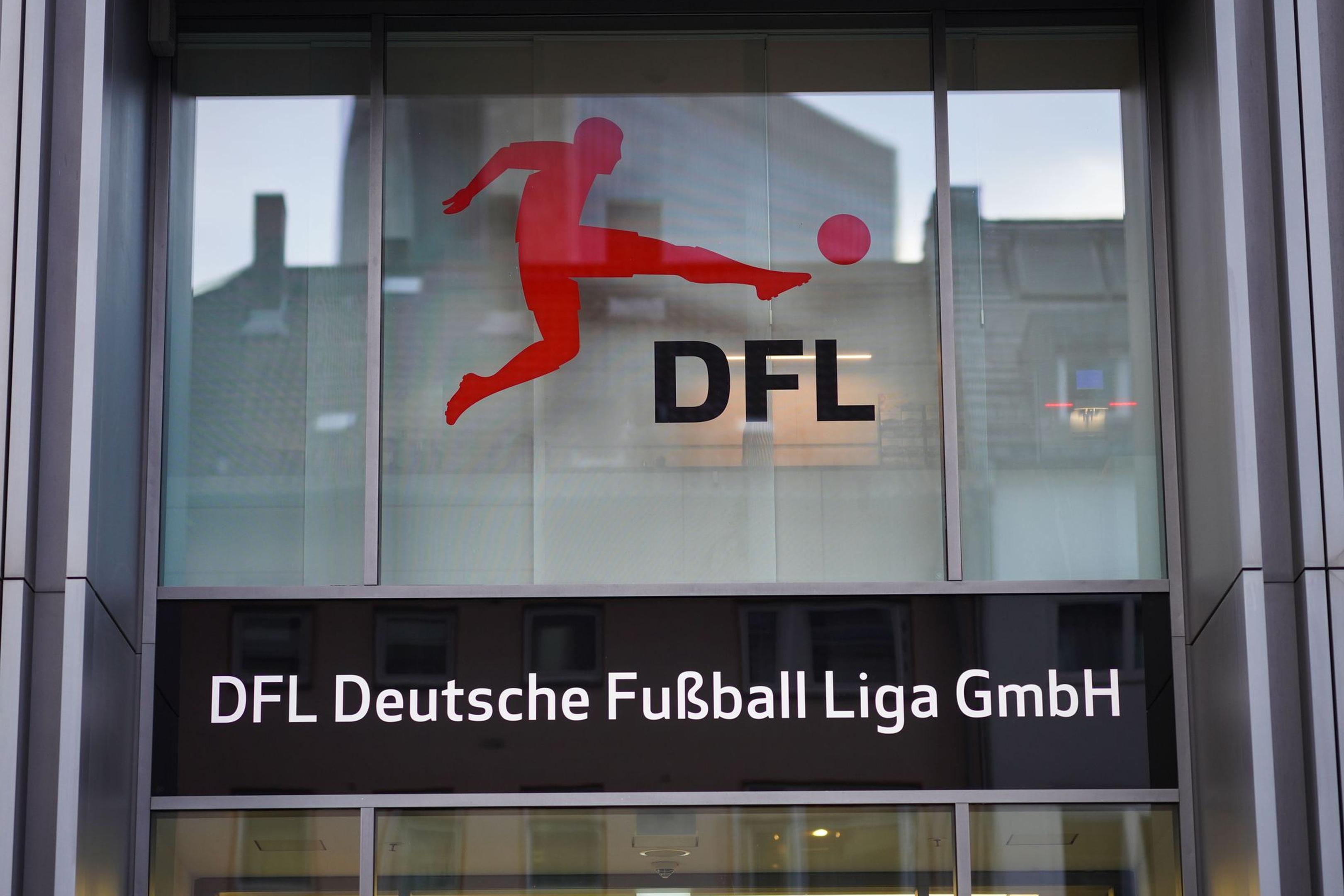 Der Streit zwischen der DFL und dem Medien-Unternehmen DAZN spitzt sich zu.
