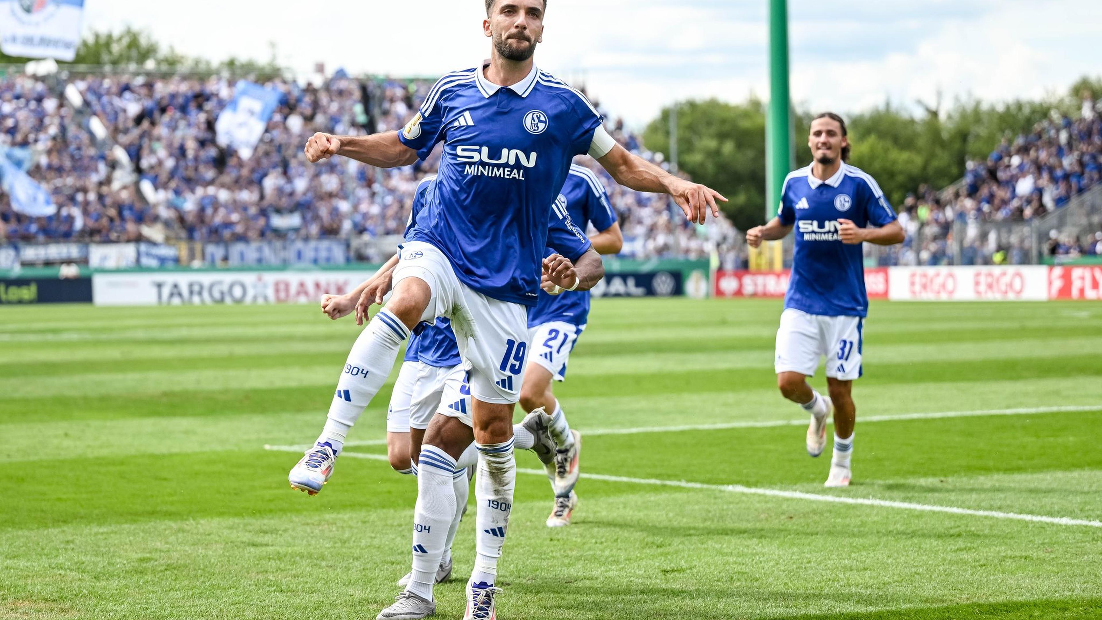 Schalke wird Favoritenrolle in Aalen gerecht