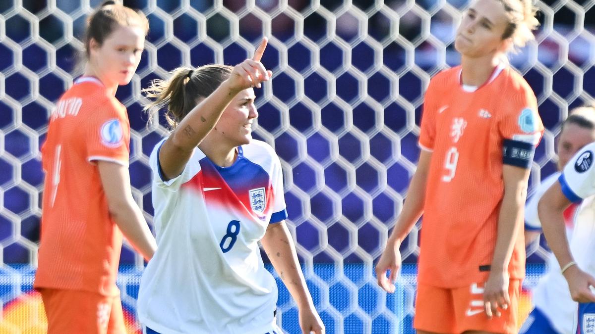 James-und-Bayerns-Stanway-bescheren-England-klaren-Sieg