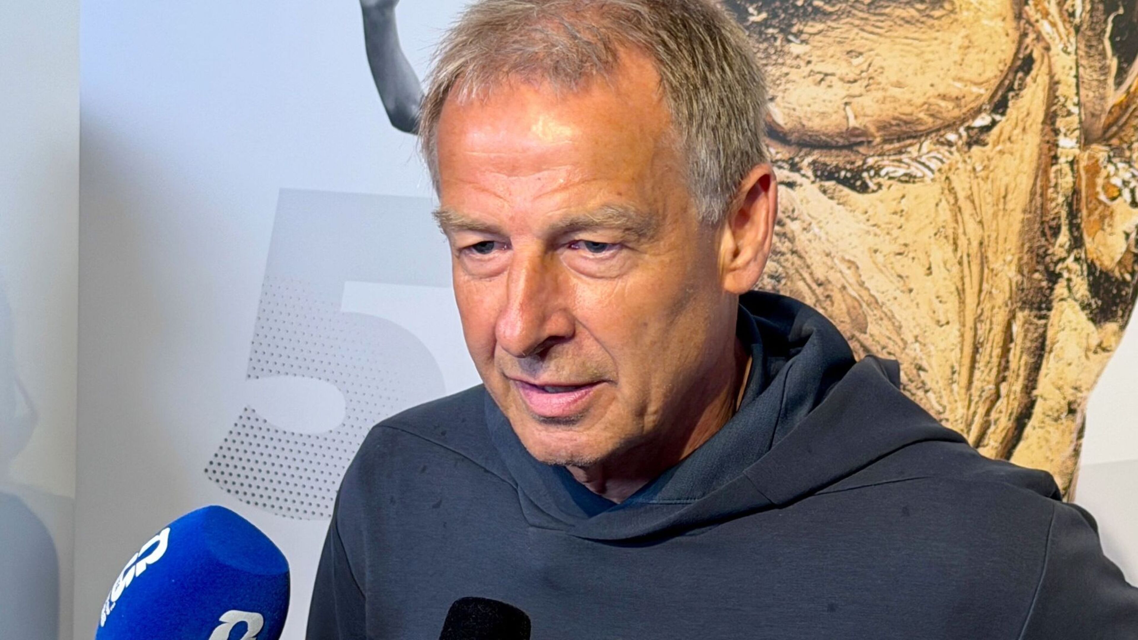 https://img.aachener-zeitung.de/public/sport/fussball/nationalmannschaft/stm6b2-jurgen-klinsmann/alternates/BASE_SIXTEEN_NINE/J%C3%BCrgen%20Klinsmann