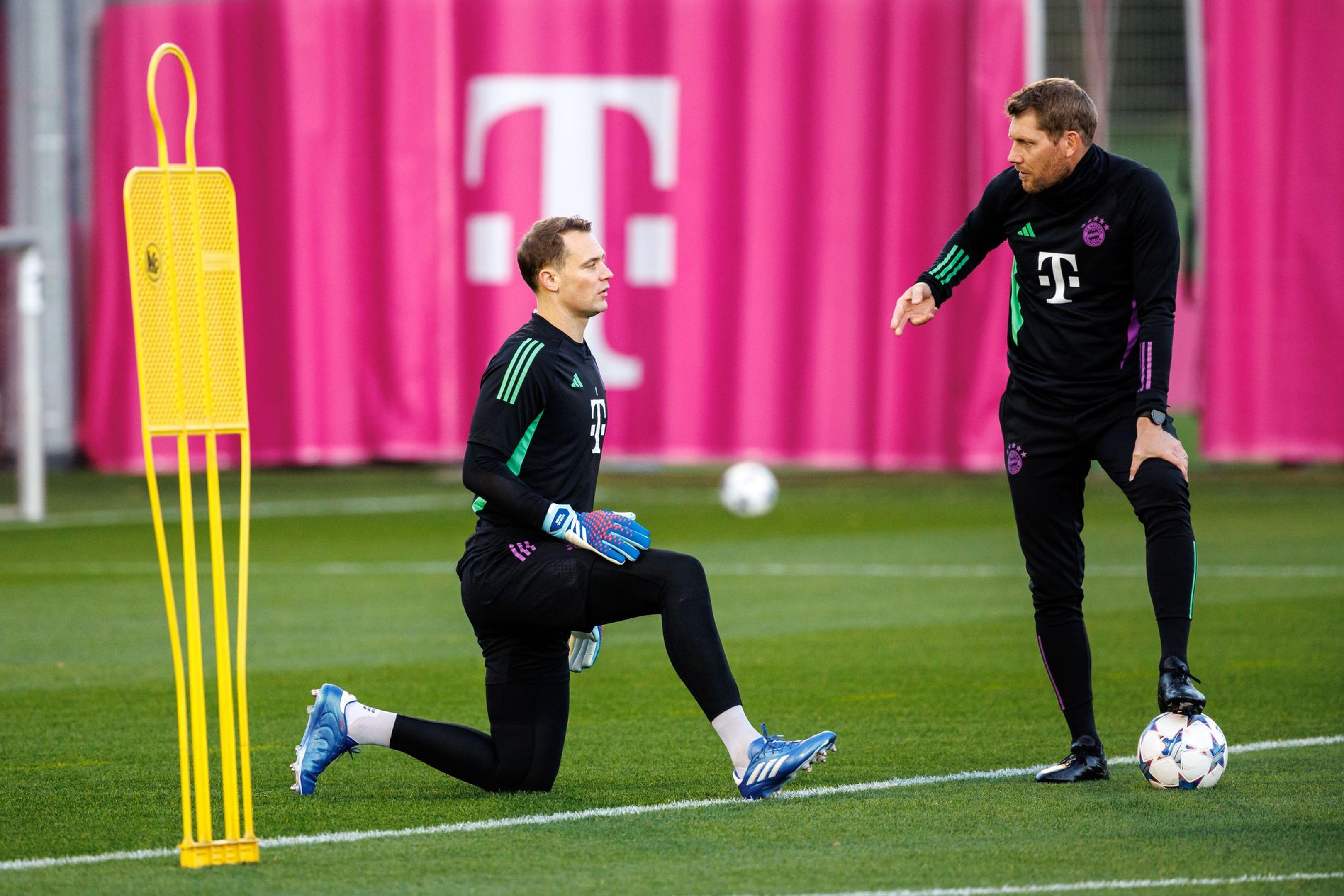 Bayerns Schlussmann Manuel Neuer fällt für das Duell mit Borussia Dortmund aus.