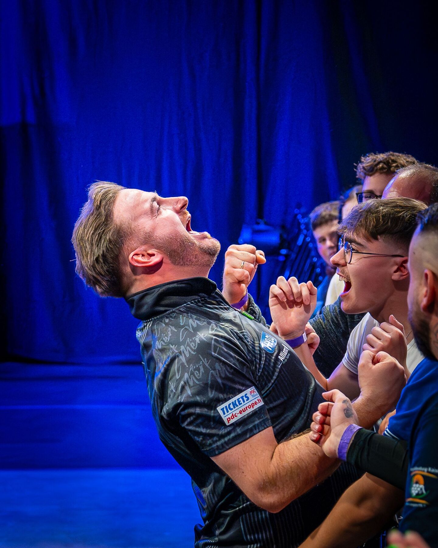 Vom Reality-TV zur Darts-WM: Deutscher eröffnet in London | Aachener ...