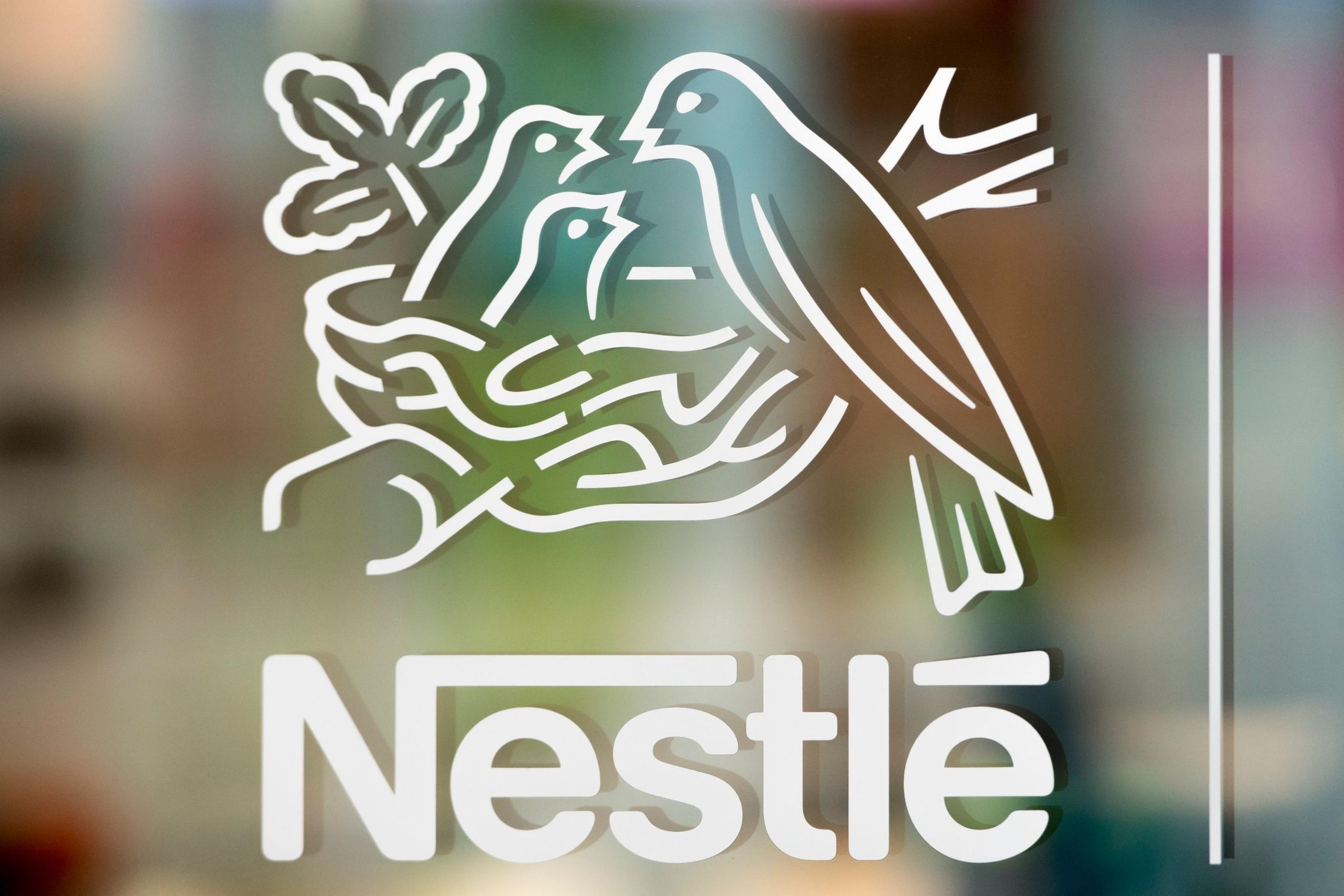 Nestlé: „Überall dort, wo wir tätig sind, entspricht unser Portfolio den lokalen Vorschriften oder internationalen Standards“.